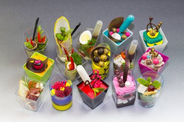 Mini Tatlılar ve et kanepeler 