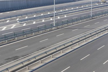 Çok bantlı asfalt parça kaldırıldı