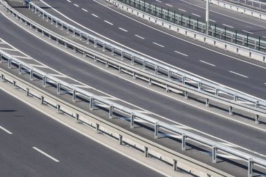 Çok bantlı asfalt parça kaldırıldı