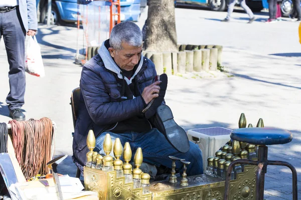 Limpiadores de calzado en la ciudad de Estambul en Turquía — Foto de Stock