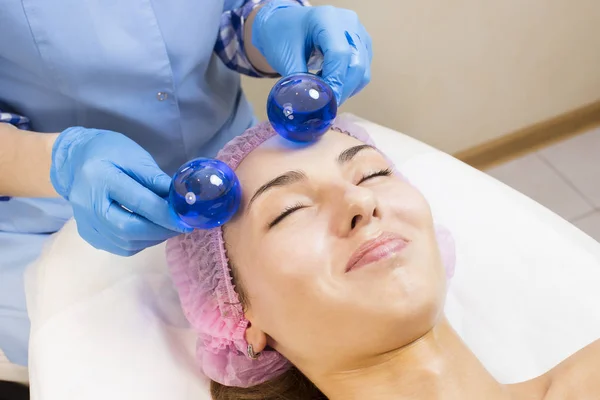 Process cosmetic mask of massage and facials — Stock Photo, Image