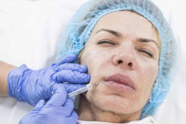 Enjeksiyon ile kozmetik tedavi 