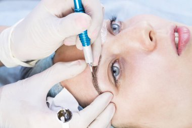 Microblading kaşlar iş akışı