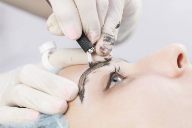 Microblading kaşlar iş akışı