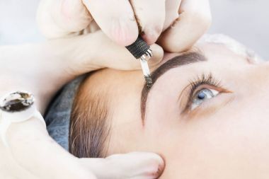 Microblading kaşlar iş akışı