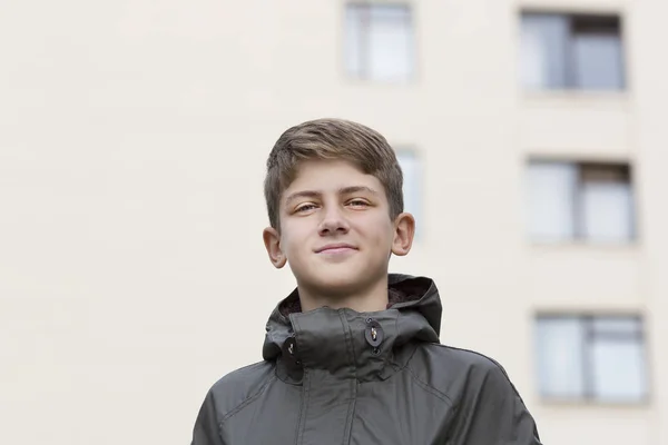 Retrato de um adolescente — Fotografia de Stock