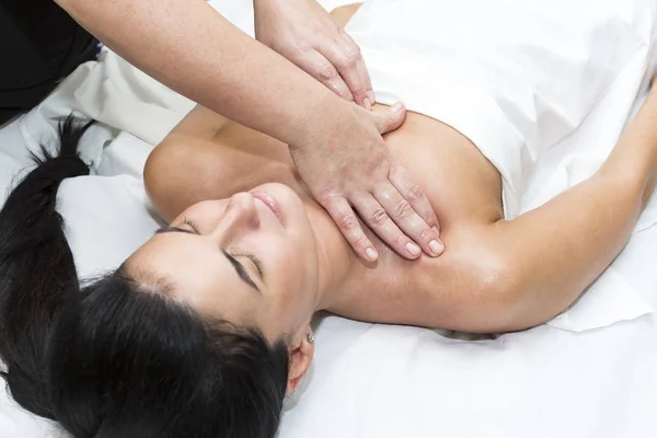 Beauty salon doing massage — Stock Photo, Image