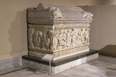 Bas-reliefs Bizans Istanbul'daki eski sakinlerinin lahitler taş
