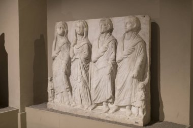 Bas-reliefs Bizans Istanbul'daki eski sakinlerinin lahitler taş