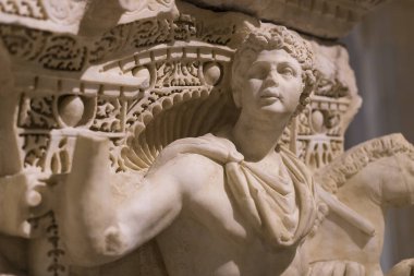 Bas-reliefs Bizans Istanbul'daki eski sakinlerinin lahitler taş
