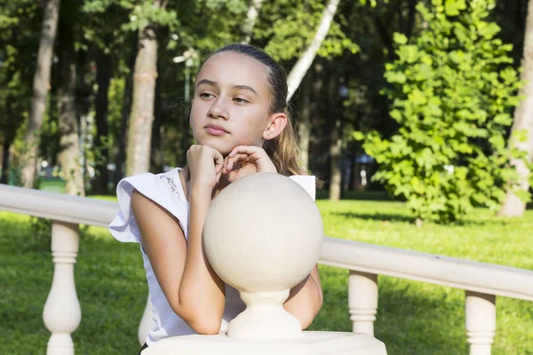 Portrait of a girl — Stock Photo, Image