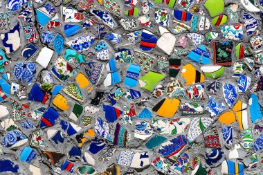 Kırık seramik kaplamalar renkli duvar