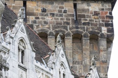 Kale mimari ve eklektik Vajdahunyad kilise unsurları 