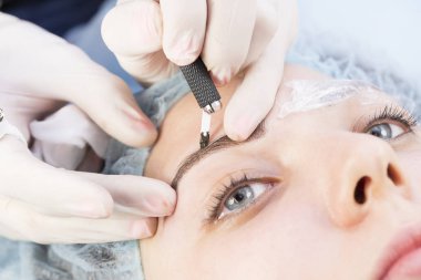 Microblading kaşlar iş akışı