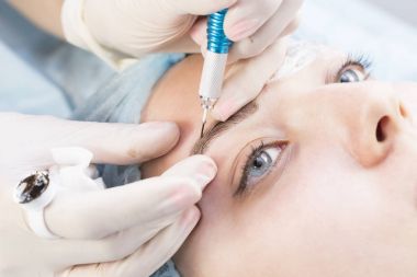 Microblading kaşlar iş akışı