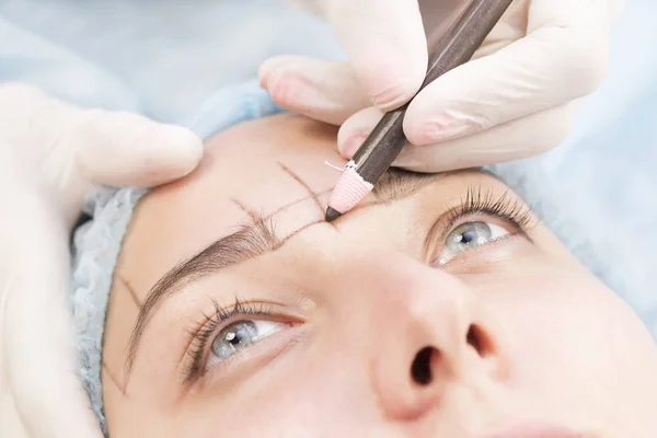 Fluxo de trabalho de sobrancelhas Microblading — Fotografia de Stock