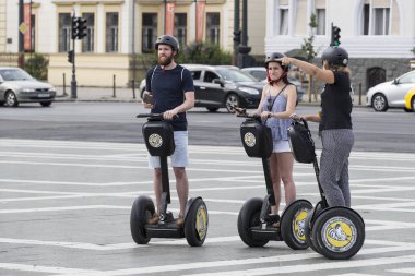 Turist Budapeşte gezi için Segway sokaklarında