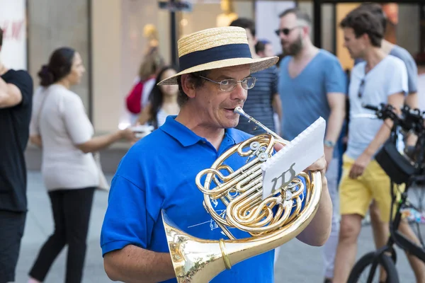 Musicisti di strada per le strade di Budapest in Ungheria — Foto Stock