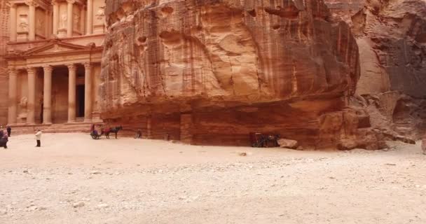 Turistkomplekset i oldtidsbyen Petra – stockvideo