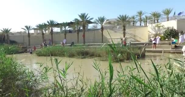 Pilgrims are baptized in the Jordan River — Stock Video
