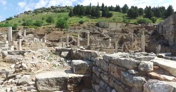 A romok az ősi antik Efézus városa, a könyvtár Celsus épület, a templomok amfiteátrum és oszlopokat. Az Unesco Világörökség-listáján jelöltje — Stock videók