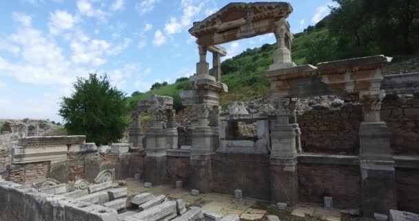 Le rovine dell'antica città di Efeso l'edificio biblioteca di Celso, i templi e le colonne dell'anfiteatro. Candidato alla Lista del Patrimonio Mondiale dell'UNESCO — Video Stock