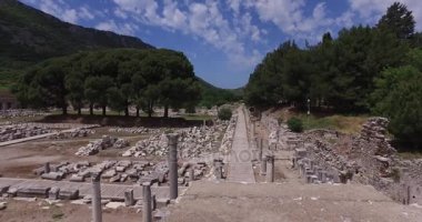 Antik kalıntıları şehir Efes Celsus Kütüphanesi Binası, amfitiyatro tapınaklar ve sütunları antika. Unesco Dünya Mirası listesi için aday 