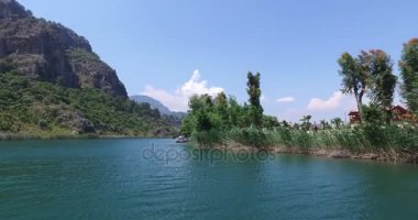 Turist teknelerle Dalyan nehir