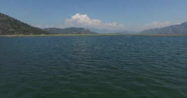 Turist teknelerle Dalyan nehir