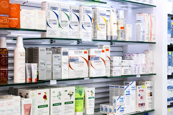 의약품 및 의약품 정제와 식품 첨가물 약국 캐비닛 — 스톡 사진
