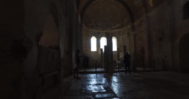 Delar av kyrkan architectureplace av begravningen av St Nicholas i Demre, Turkiet — Stockvideo