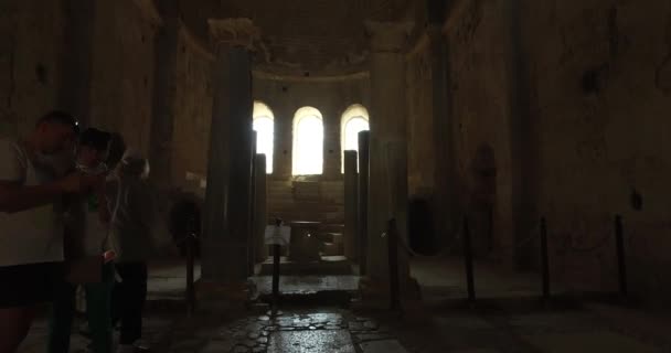 Prvky z kostela architectureplace pohřbu svatého Mikuláše v Demre, Turecko — Stock video