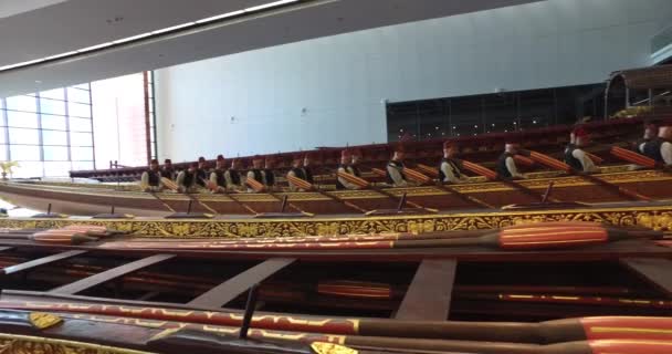 Tengerészeti Múzeumban az isztambuli Szúró ősi csónakok a török szultánok — Stock videók