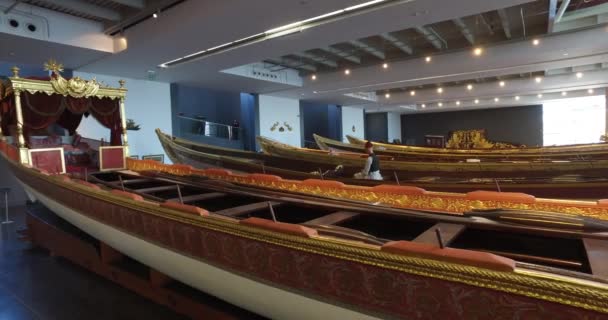 Museo Marítimo de Estambul apuñalando antiguos barcos sultanes turcos — Vídeos de Stock