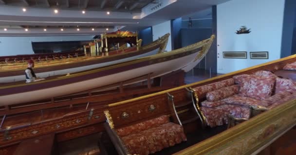 Muzeum Morskie w Stambule przeszywający starożytnej łodzi sułtanów tureckich — Wideo stockowe