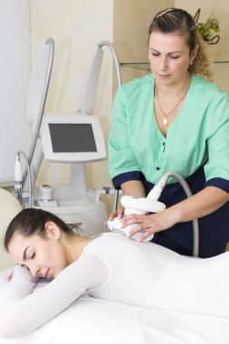 Klinik lipomassage işleme 