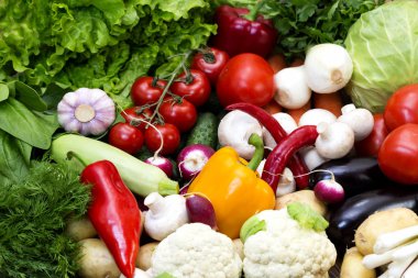 Taze sebze domates salatalık kabak ve yeşillik arka plan