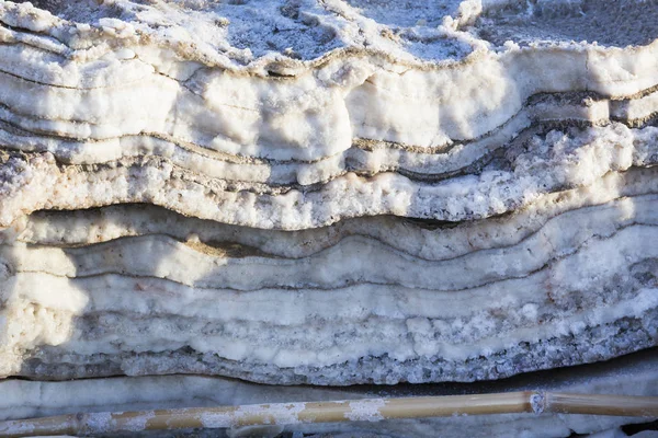 死海盐存款石头 — 图库照片