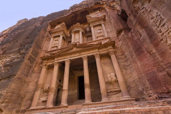 Antigua ciudad rocosa abandonada de Petra en Jordania — Foto de Stock