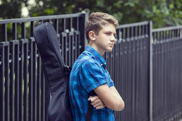 Young sad guy with guitar — Stock Photo, Image