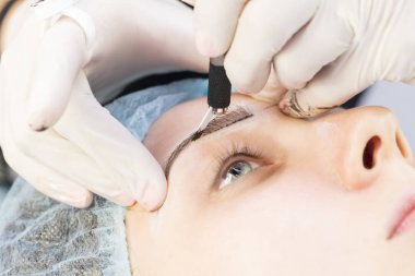 Microblading kaşlar iş akışı