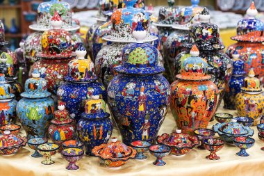 Geleneksel Türk boyalı seramik