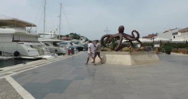 Marmaris liman gemiler ve yatlar iskelenin üzerinde dolgu.