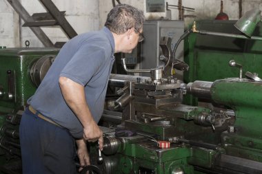  Metal işleme Dükkanı işçi işleri çelik yapılar oluşturmak için aygıtlar ve makineler