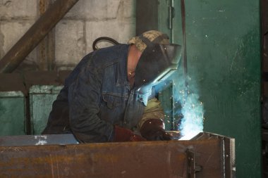  Metal işleme Dükkanı işçi işleri çelik yapılar oluşturmak için aygıtlar ve makineler