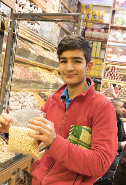 Vendedores de especiarias e doces no mercado egípcio em Istambul — Fotografia de Stock