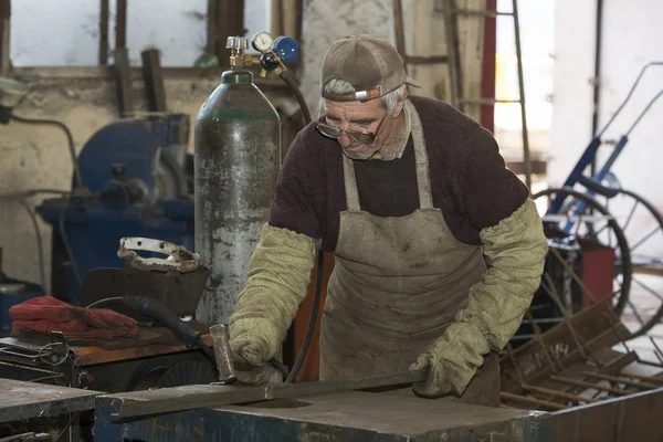  Metal işleme Dükkanı işçi işleri çelik yapılar oluşturmak için aygıtlar ve makineler