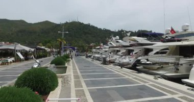 Marmaris liman gemiler ve yatlar iskelenin üzerinde dolgu. 