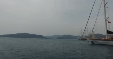 Marmaris liman gemiler ve yatlar iskelenin üzerinde dolgu. 