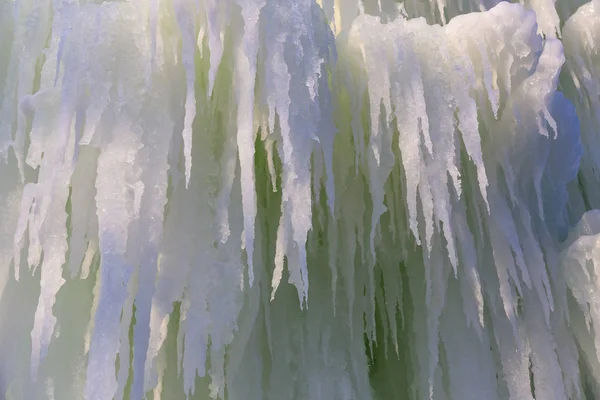 Jégcsapok jég télen — Stock Fotó